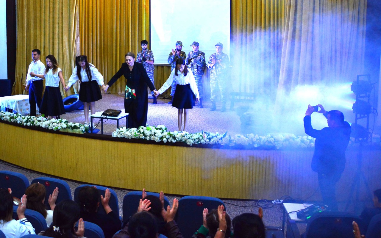 Ağstafada Zəfər Gününə həsr olunmuş “Gülüstan” tamaşası nümayiş etdirilib - FOTOLAR